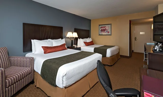 غرفة قياسية بسريرين كوين، Best Western Plus Hotel & Conference Center 6/7