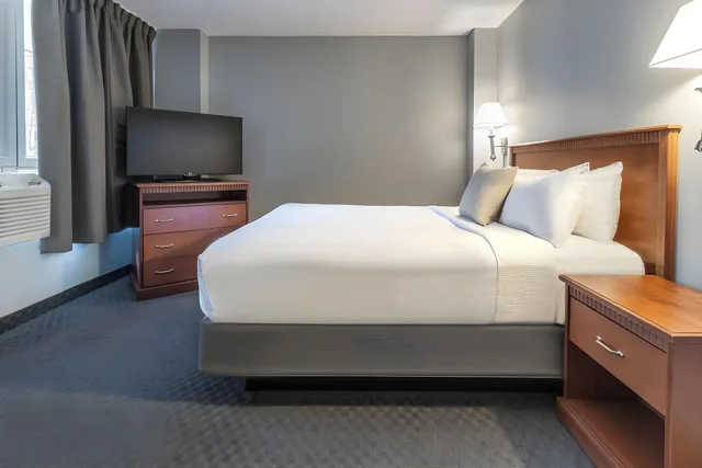 جناح بغرفتي نوم بمطبخ، Hotel Saint Laurent Montreal 1/1