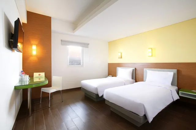 Smart, Twin Beds، Amaris Hotel Pakuan Bogor 1/1