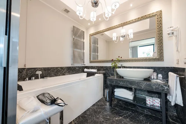 Deluxe, Suite, Double Bed, Sofa, Db Hotel Verona Airport And Congress 5/8