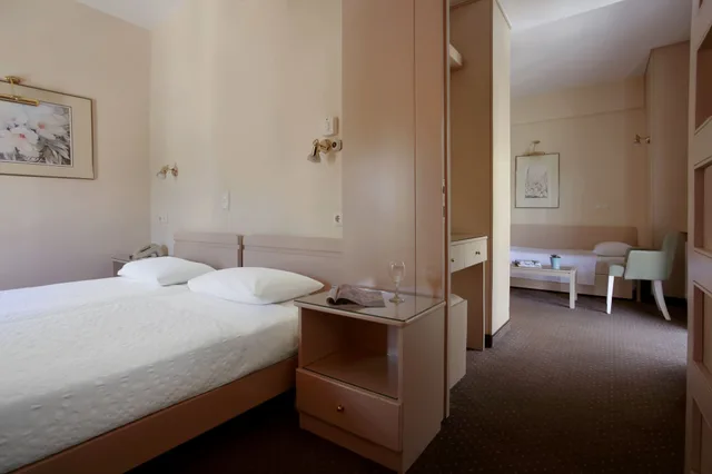 Room, Triple, Double Bed, Sofa, Hotel Abc 4/5