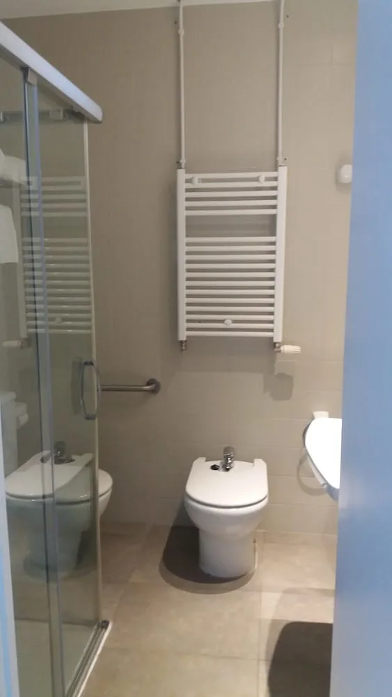 غرفة داخلية بسريرين منفصلين، Balneari Vichy Catalan 7/8
