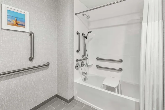 غرفة بسريرين كوين بحوض استحمام لذوي الإعاقة، Hampton Inn Odessa Trinity 3/3