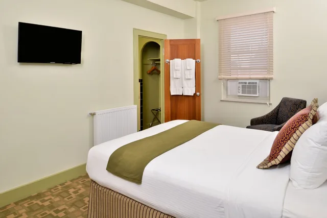 جناح بسرير كوين، Murray Hotel 1/6