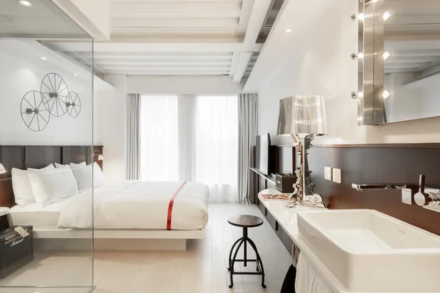 Lovely, Ruby Lucy Hotel London 2/3
