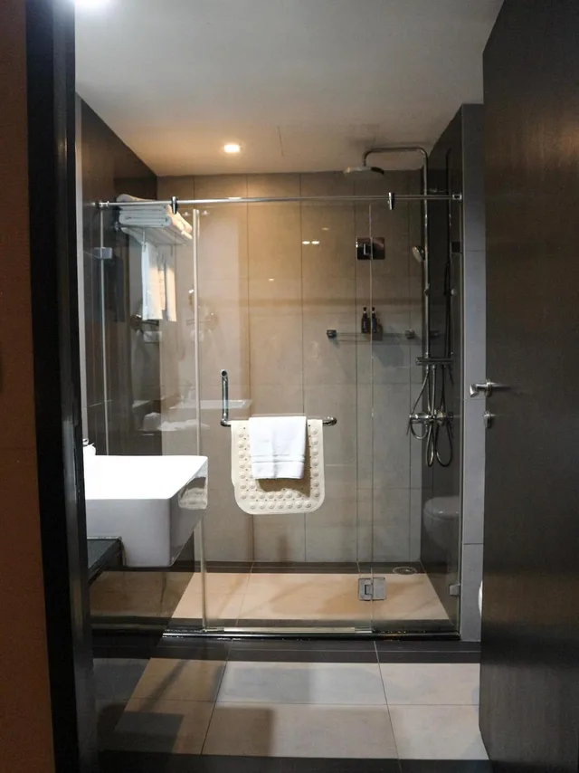 جناح عائلي بسريرين منفصلين وسرير بطابقين، Golden Tulip Mandison Suites 4/4