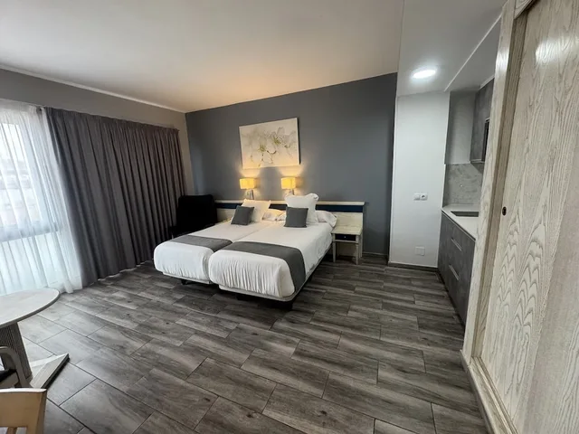 غرفة قياسية ثلاثية بثلاثة أسرّة بإطلالة على البحر، Colon Playa 2/4