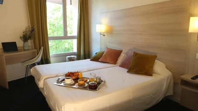 غرفة عائلية بسرير مزدوج، Hotel D'Orsay 2/6