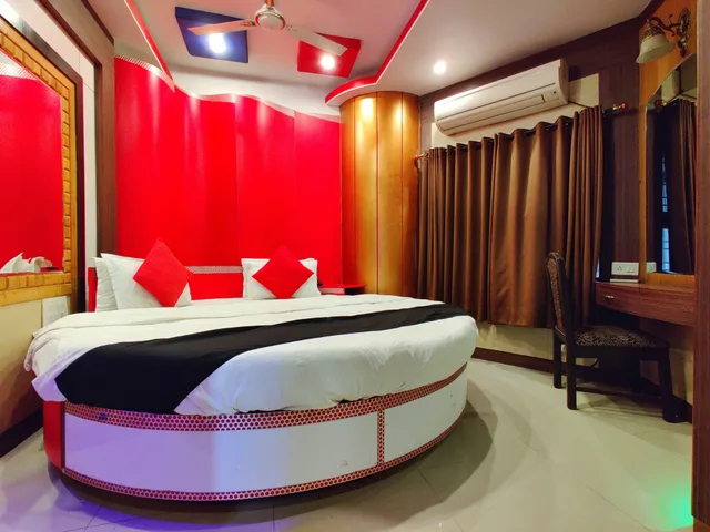 غرفة ديلوكس رباعية بسرير كوين، Hotel Pratap Heritage 1/5