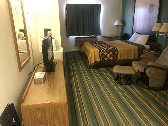 غرفة قياسية بسرير كوين، West Point Inn & Suites 1/1
