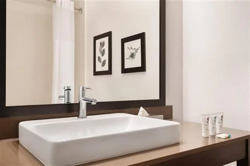 غرفة بسريرين كوين، Country Inn & Suites by Radisson, Savannah Midtown, GA 1/1