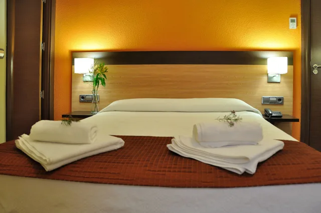 غرفة قياسية بسرير كوين، Hostal Ballesta 7/10