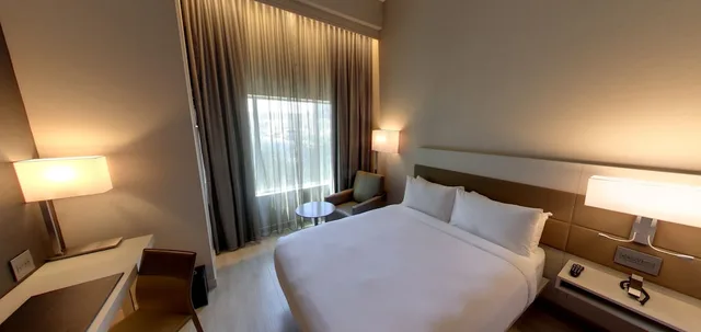 غرفة ركنية بسرير كينج بإطلالة على المدينة مع أريكة، AC Hotel by Marriott Los Angeles South Bay 2/5