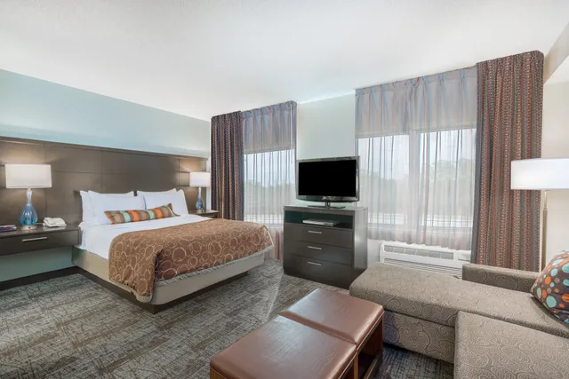 جناح استوديو بسرير كوين، Staybridge Suites Wilmington Newark 1/2
