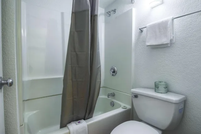 2 Queen Beds - Micfridge، Motel6 Rancho Mirage CA Palm Springs 10/10