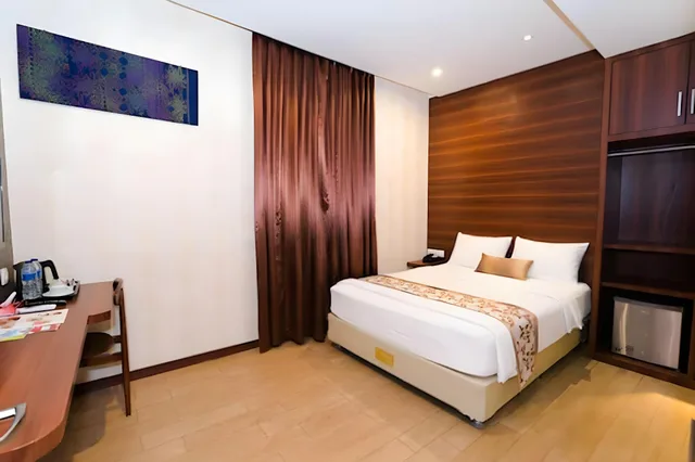 غرفة بزنس بسرير كوين وسريرين منفصلين، The Batik Hotel 1/1
