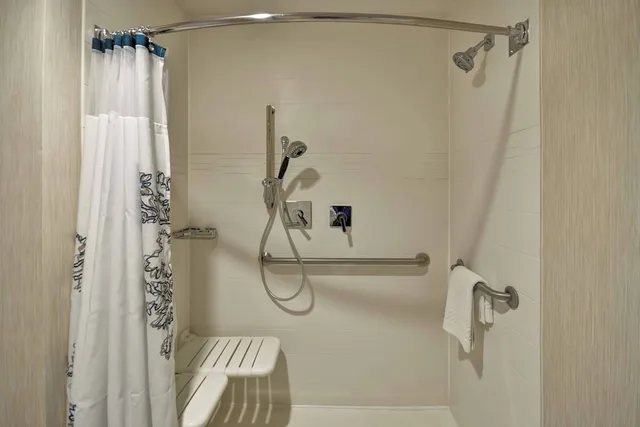 جناح بسرير كوين بغرفة نوم واحدة مع أريكة لذوي الإعاقة، Residence Inn by Marriott Jacksonville Airport 4/4