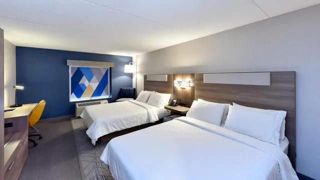 Deluxe, Twin Beds, Accessible, Holiday Inn Express Hotel Suites Waterloo St Jacobs 2/10