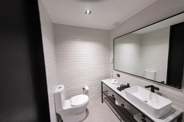 غرفة بسريرين مزدوجين بشرفة، Fulton Business Luxury Hotel 2/3