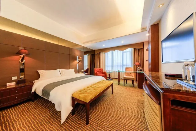 King Bed, Queen Bed, The Clipper Hotel 1/2