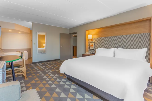 Suite, King Bed, HOLIDAY INN ROCKFORD 1/2