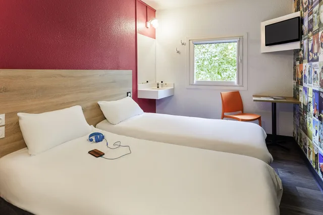 Car, Twin Beds, Side View، hotelF1 Nantes Est La Beaujoire 3/5