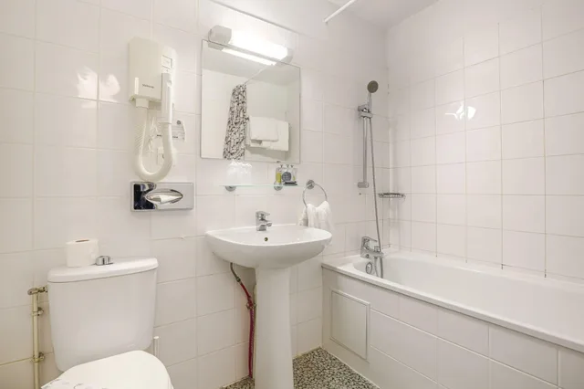 استوديو بحوض استحمام، Hotel Paris Lafayette 3/3