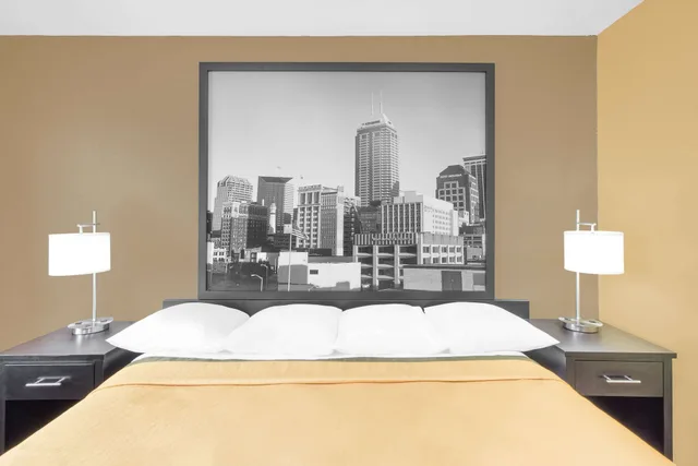 غرفة قياسية بسرير كينج لذوي الإعاقة، Super 8 By Wyndham Terre Haute 10/10