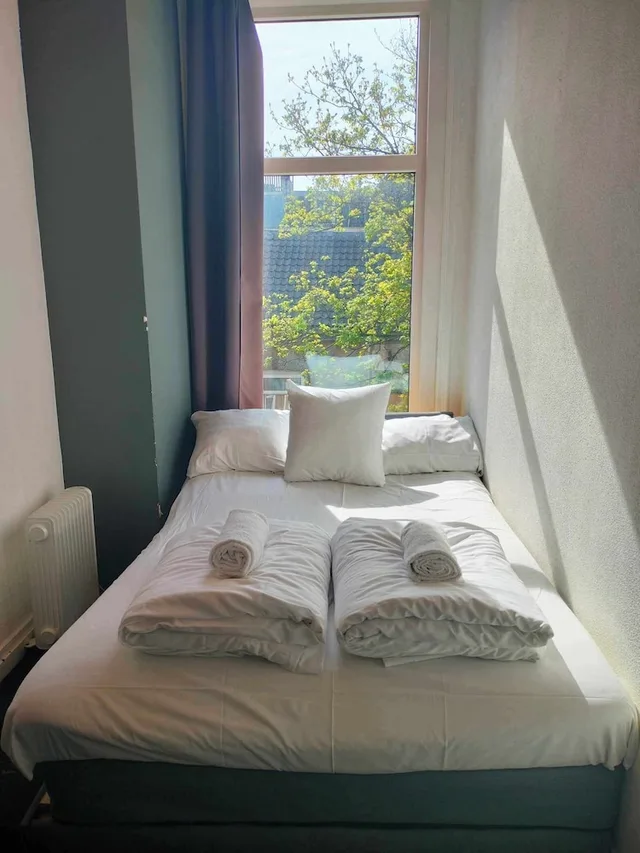 غرفة بسرير مزدوج بحمام مشترك، Flying Pigs Uptown Hostel Amsterdam 1/2