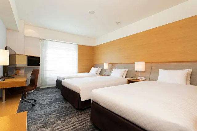 غرفة بزنس ثلاثية بسريرين منفصلين مع أريكة، Hotel Nikko Kansai Airport 1/3
