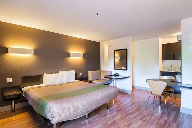 Standard, King Bed, Studio6 Concord, CA 2/10