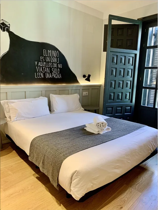 Standard, Double Bed, Hostel Complutum 2/8