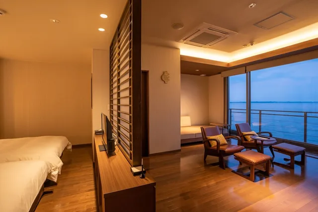 Superior, Twin Beds, 1 Single and 2 Double Beds، Amane Resort Seikai 4/8