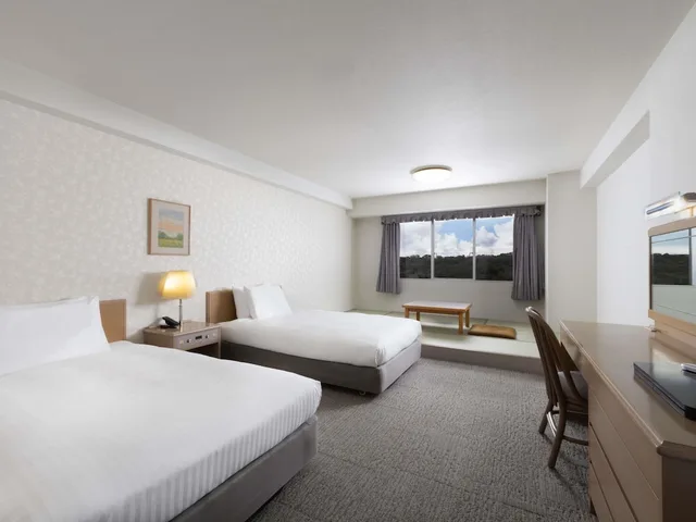 غرفة يابانية غربية كلاسيكية بسريرين منفصلين وفرشتي فوتون، Mercure Fukuoka Munakata Resort & Spa 1/2