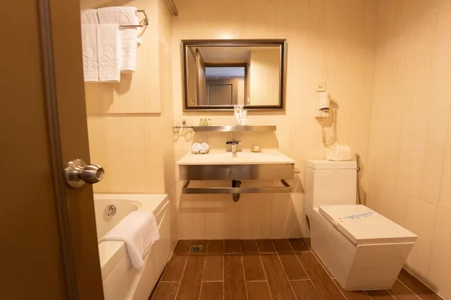Suite, Double Bed, City View, A Em Hotel 8a Thai Van Lung 6/7