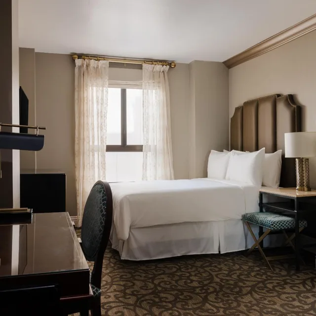 غرفة بسرير كوين بحوض استحمام لذوي الإعاقة، Bijou Hotel 10/10