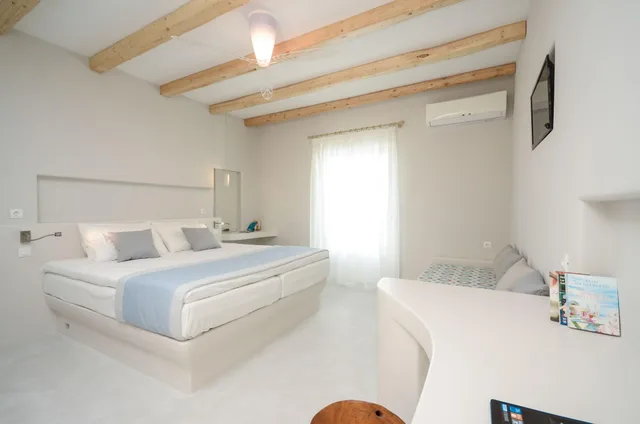 جناح جونيور بإطلالة جزئية على البحر، Antony Suites 5/7