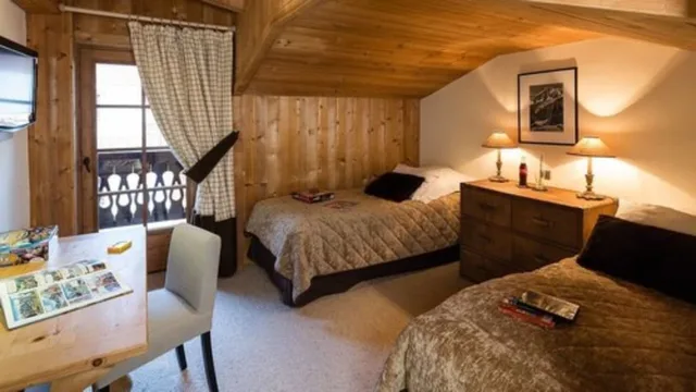 جناح فاخر بسرير مزدوج وسريرين منفصلين، Hôtel Le Fer à Cheval 5/10