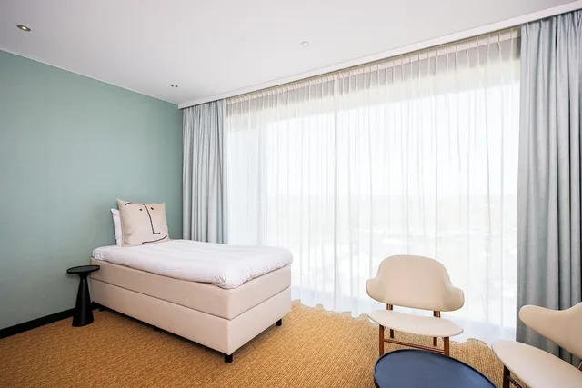 غرفة ديلوكس ثلاثية بسرير كينج وسرير فردي، Van der Valk Hotel A4 Schiphol 2/4