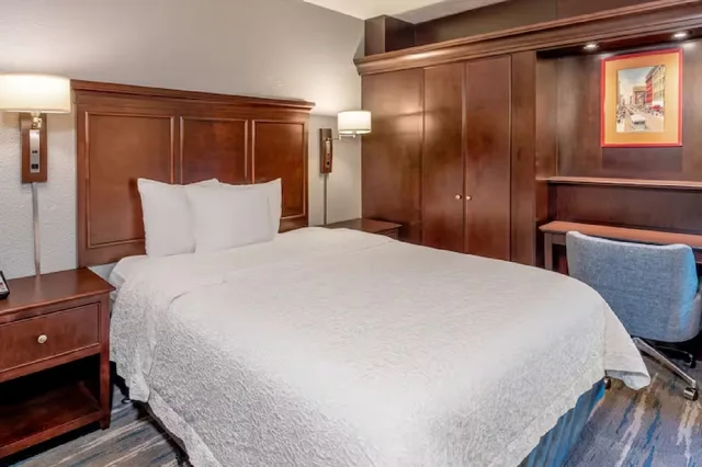غرفة بسرير مزدوج لذوي الإعاقة، Hampton Inn Nashville Vanderbilt 2/3