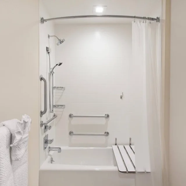 جناح بسرير كينج مع سرير سحّاب إضافي مع أريكة لذوي الإعاقة، Springhill Suites Huntington Beach Orange County 4/4