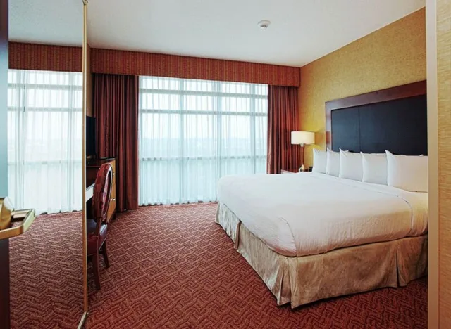 جناح بسرير كينج وسريرين مزدوجين بغرفتي نوم، Embassy Suites by Hilton Charlotte Concord Golf Resort & Spa 7/10