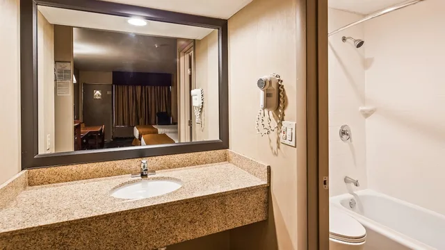 غرفة قياسية بسريرين كوين يُسمح فيها بالحيوانات الأليفة، Best Western Gateway Adirondack Inn 10/10