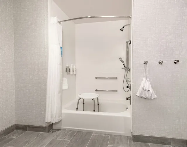 غرفة بسريرين كوين لذوي الإعاقة، Hampton Inn Needles 6/6