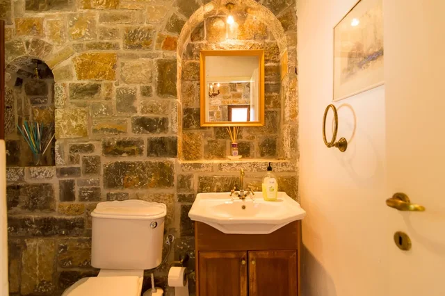 Stone, Traditional, Studio, Queen Bed، Villa Athena 3/3