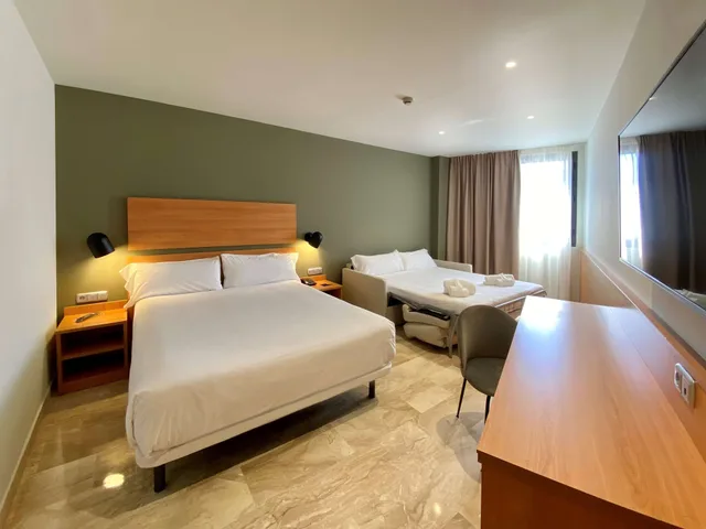 غرفة ثلاثية بثلاثة أسرّة، Sb Express Tarragona Hotel 4/10
