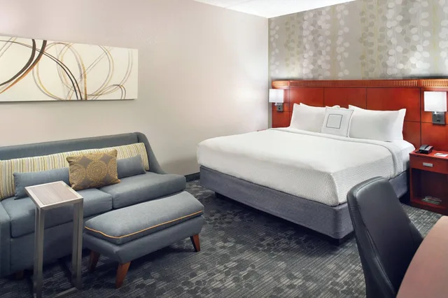 غرفة بسرير مزدوج لذوي الإعاقة، Courtyard Raleigh Cary 2/4
