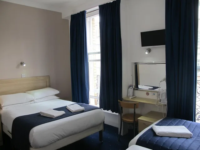 غرفة ثلاثية بسرير مزدوج وسرير فردي، Alhambra Hotel 1/10
