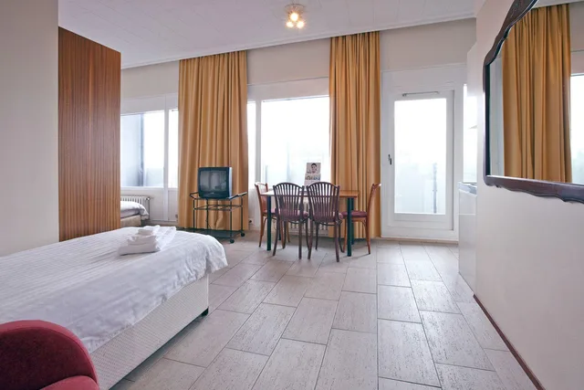 Room, Quadruple, 4 Beds, Fosshotel Baron 3/3