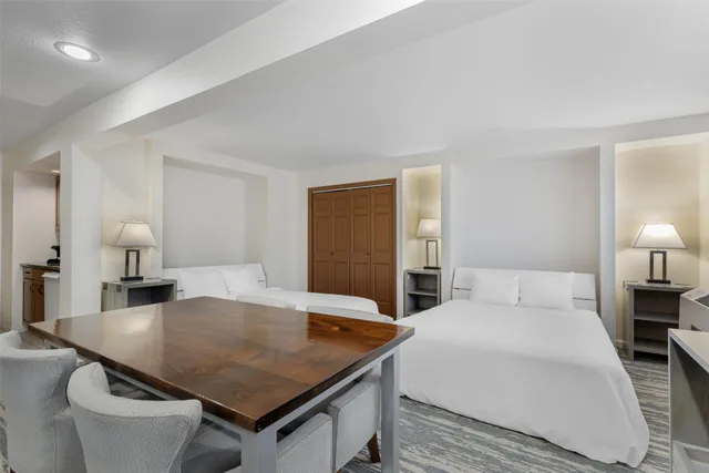 Suite, Murphy Bed, 2 Queen Beds, Sofa, Bathtub, Accessible، Best Western Alpenglo Lodge 6/10